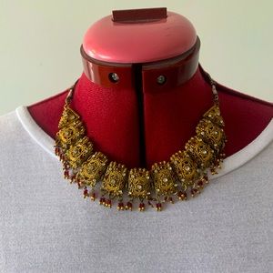GORGEOUS GOLD NECKLACE